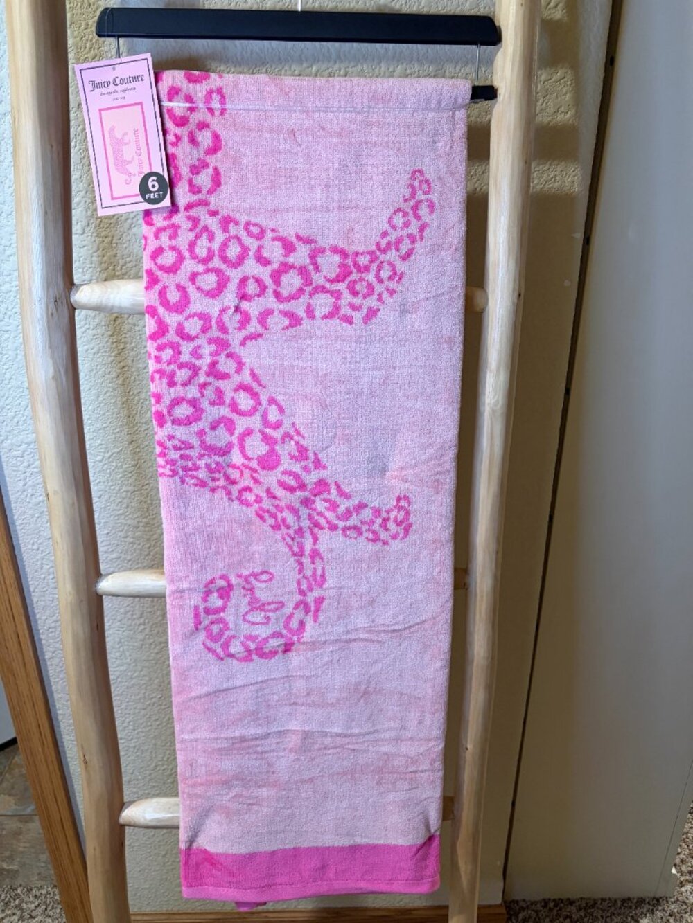 Juicy Couture Pink Leopard Beach Towel Cotton Pool Towel 36x72 NWT - Picture 3 of 4